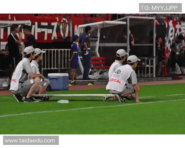 三分王与教练激烈争执冲突升级 球场内外关系紧张引发热议